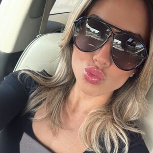 Meet your Posher, Enly